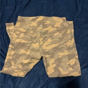 lululemon athletica women’s Camouflage Leggings - Tan and Brown